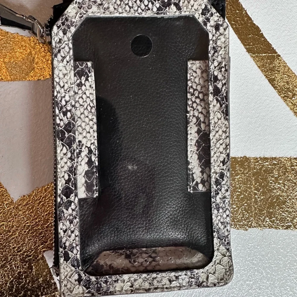 Aimee Kestenberg Cellphone crossbody purse - Picture 3 of 9